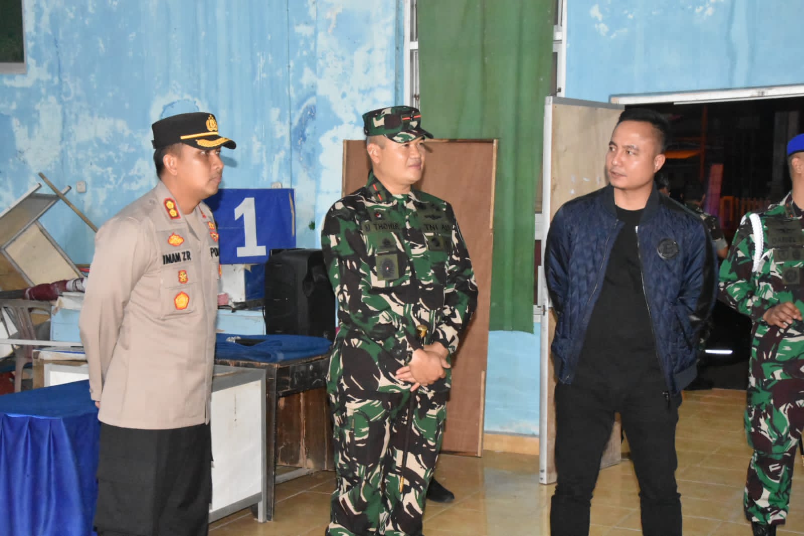Patroli Malam Dilakukan Danrem 044/Gapo, Memastikan Kondusifitas Pra Pencoblosan Pilkada Aman 1