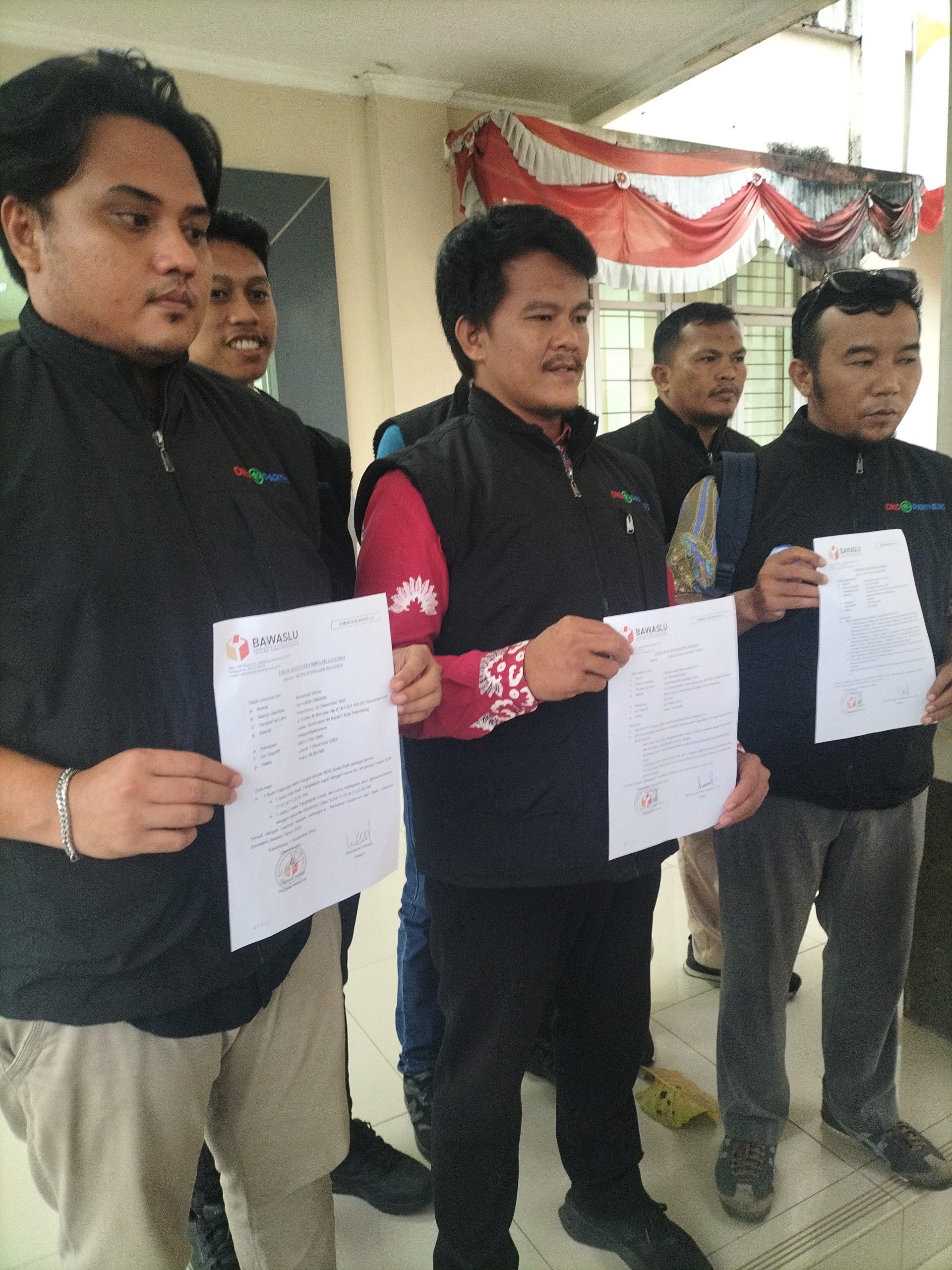 Tim Hukum HDCU Laporkan Dugaan Pelanggaran Cagub Nomor 3 ke Bawaslu 1
