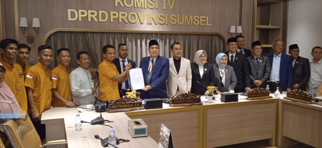 Audensi Dengan DPRD Sumsel, Warga Gandus Minta Segera Perbaiki Jalan Ambles 1