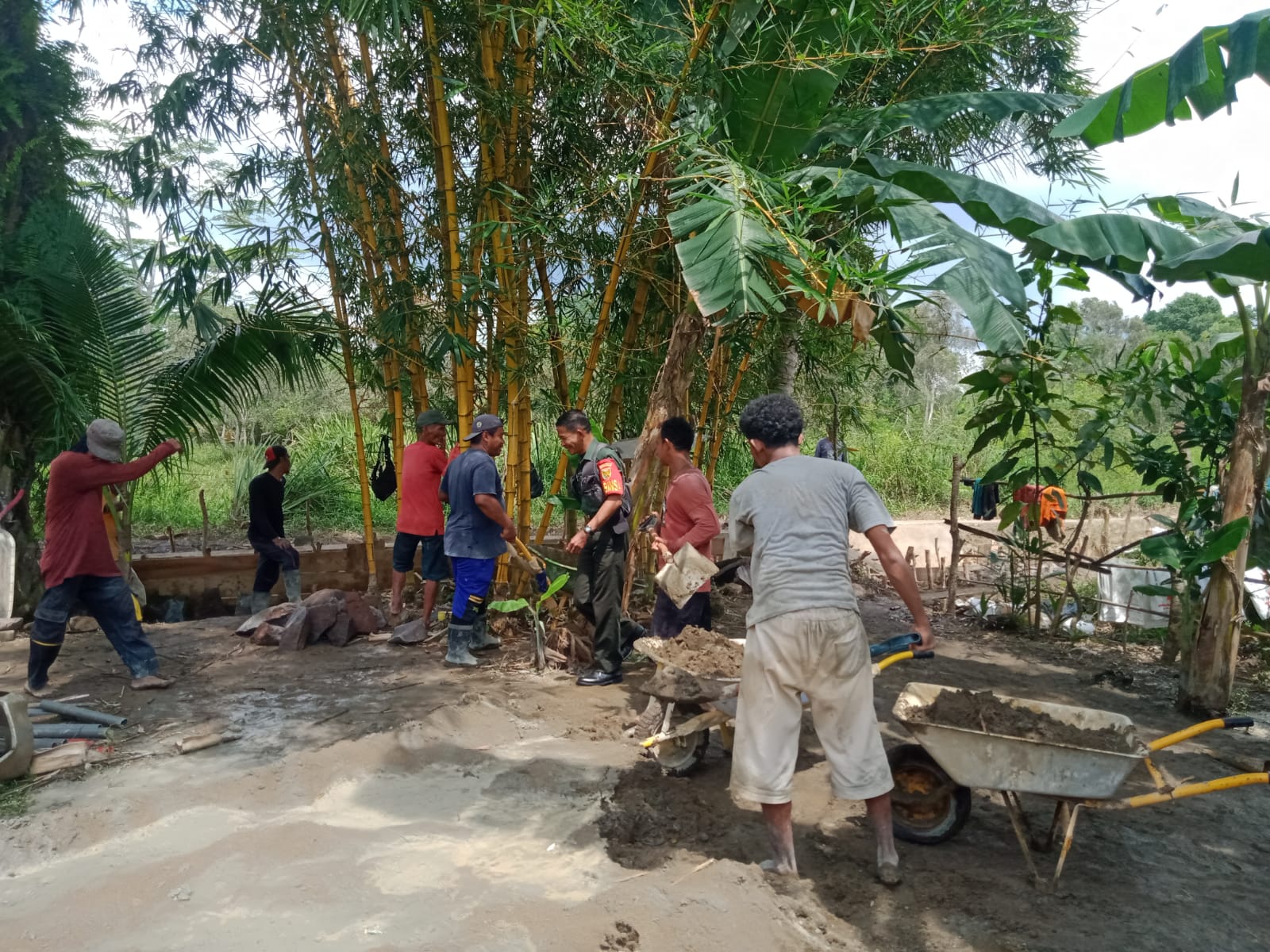 Babinsa Kel Talang Kelapa Komsos Bersama Warga Bahas Gotong Royong 1