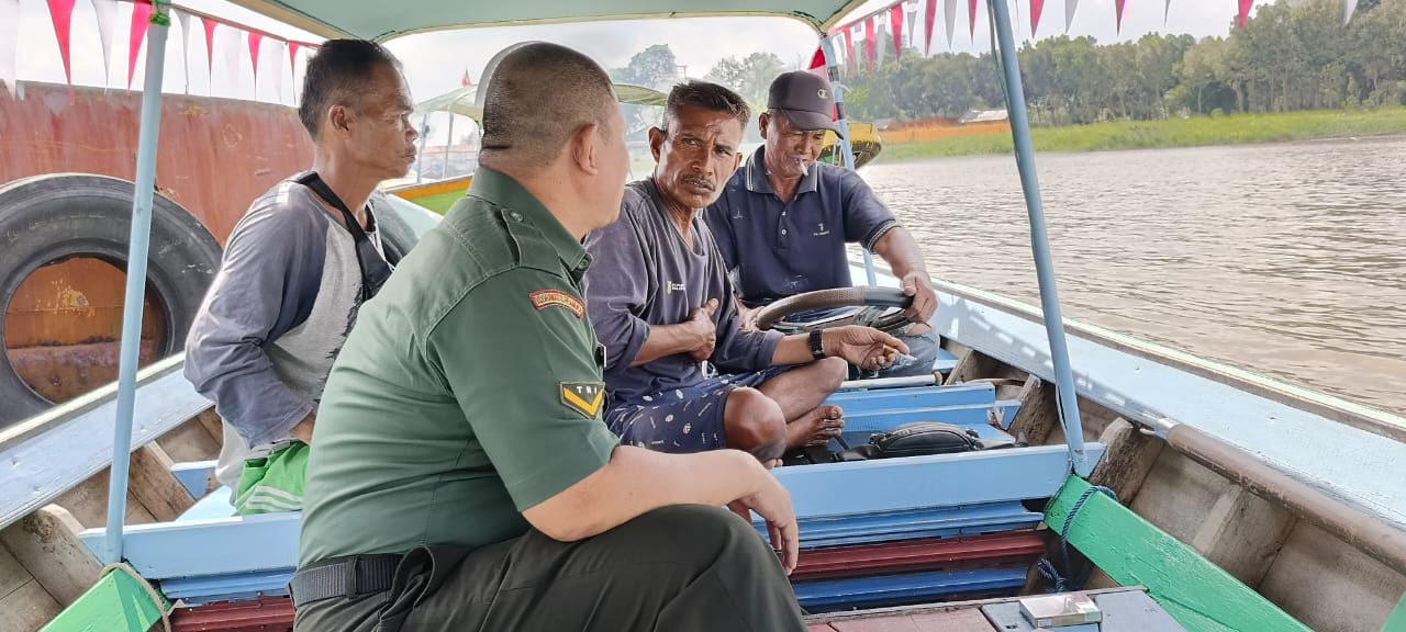 Antisipasi Banjir Babinsa Kel 1 Ilir Ajar Warga Jaga Kebersihan Di Sekitar Bantaran Sungai Musi 1
