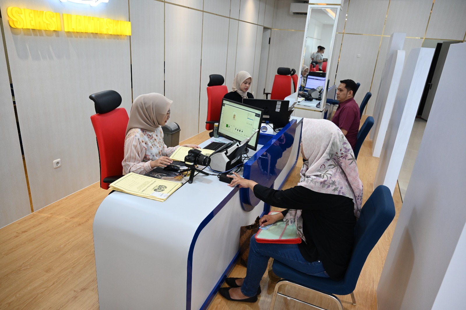 Imigrasi Palembang Kembali Layani di Hari Kedua Akhir Pekan 1