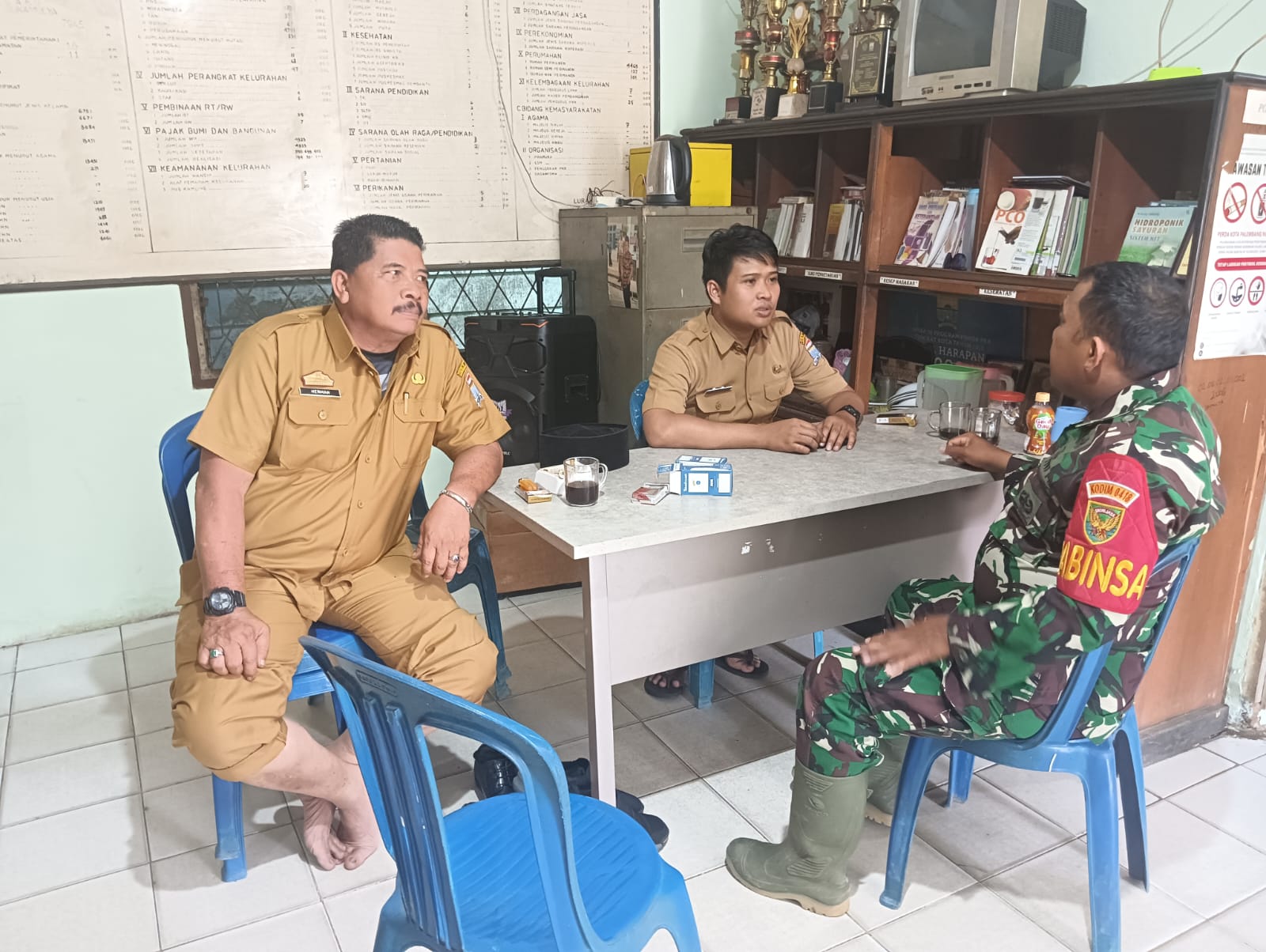 Jalin Sinergitas Babinsa Kel Srimulya Komsos Bersama Staf Kelurahan 1