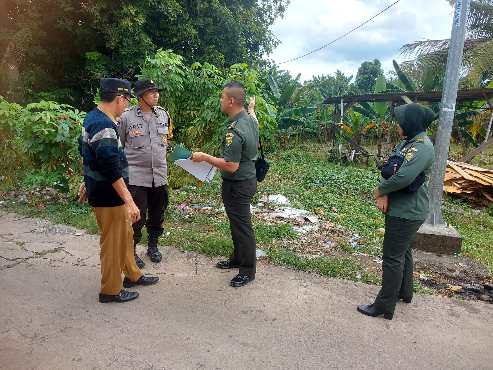 Danramil Bersama Babinsa Dampingi Mediasi Sengketa Lahan Di Wilayah Binaannya 1