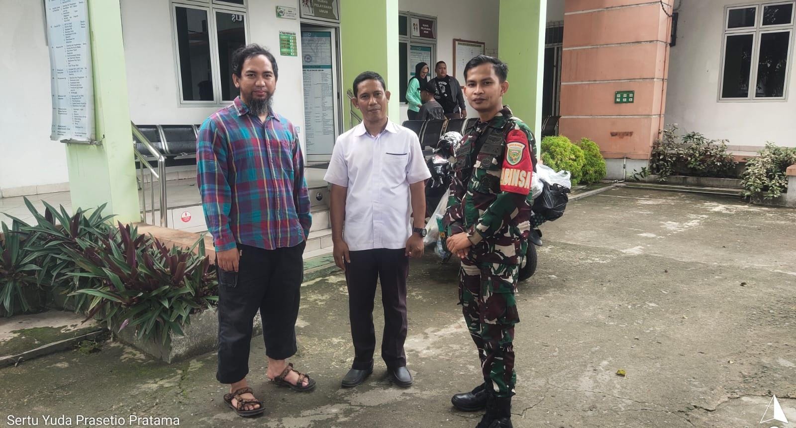 Babinsa Kel Lorok Pakjo Sertu Yuda Prasetio Pratama Komsos Bersama Warga Himbau Jaga Kesehatan 1