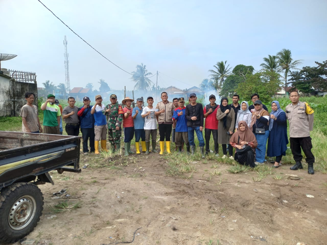 Jumat Bersih Babinsa Kel Lebung Gajah Peltu Kardi Ikuti Gotong Royong Tingkat Kecamatan Sematang Borang 2