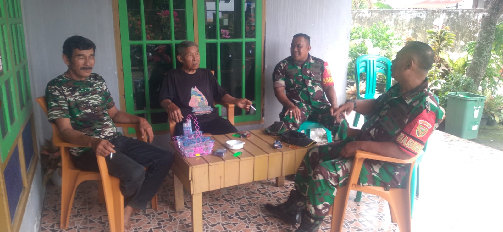 Jalin Silaturahmi Babinsa Kel Srimulya Komsos Bersama Ketua RT dan Warga 1
