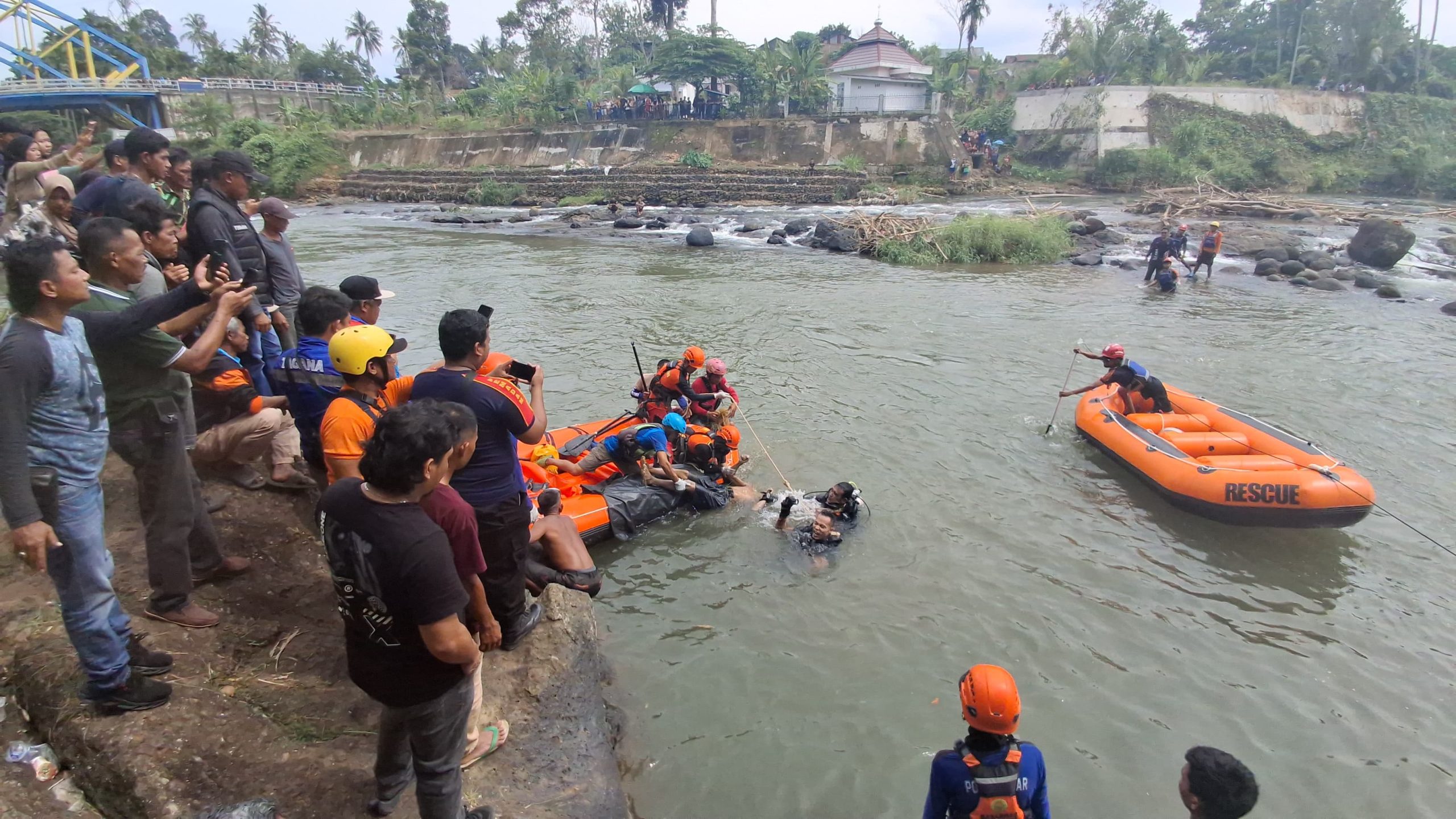 JASAD ZAINUL DITEMUKAN BERADA DI DASAR SUNGAI KELINGI 1