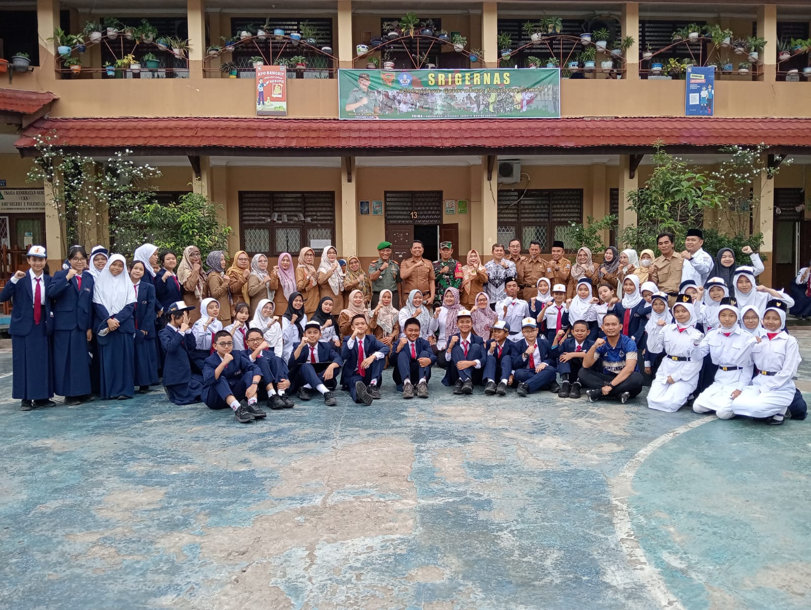 Danramil 418-02/Pakjo Kapten Inf D Silitonga Menjadi Irup Upacara Bendera Di SMP N 1 Palembang 2