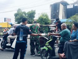 Jumat Berkah Kodim 0418/Palembang Bagikan Ratusan Nasi Kota Pada Masyarakat