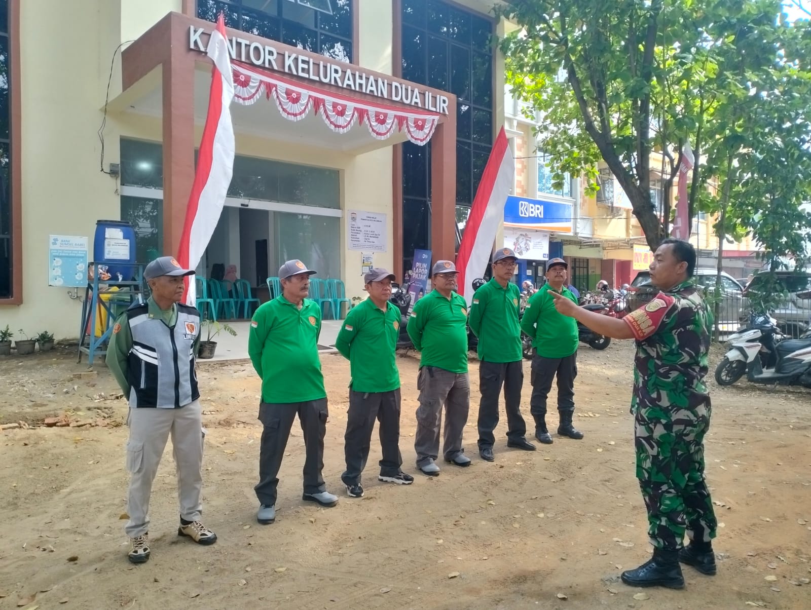 Babinsa Kel 2 Ilir Bersama Babinkamtibmas Melaksanakan Pengecekan Rutin Linmas Kelurahan 1