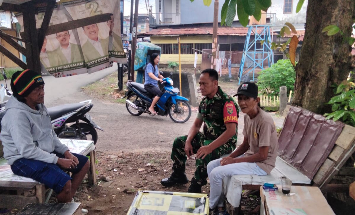 Babinsa Kel Sialang Sertu Otong Sudrajat Komsos Bersama Warga Binaan Himbau Jaga Kebersihan Lingkungan 1