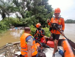 Kapal Getek Terbalik Tiga Orang Hilang Tengelam Disungai Rawas