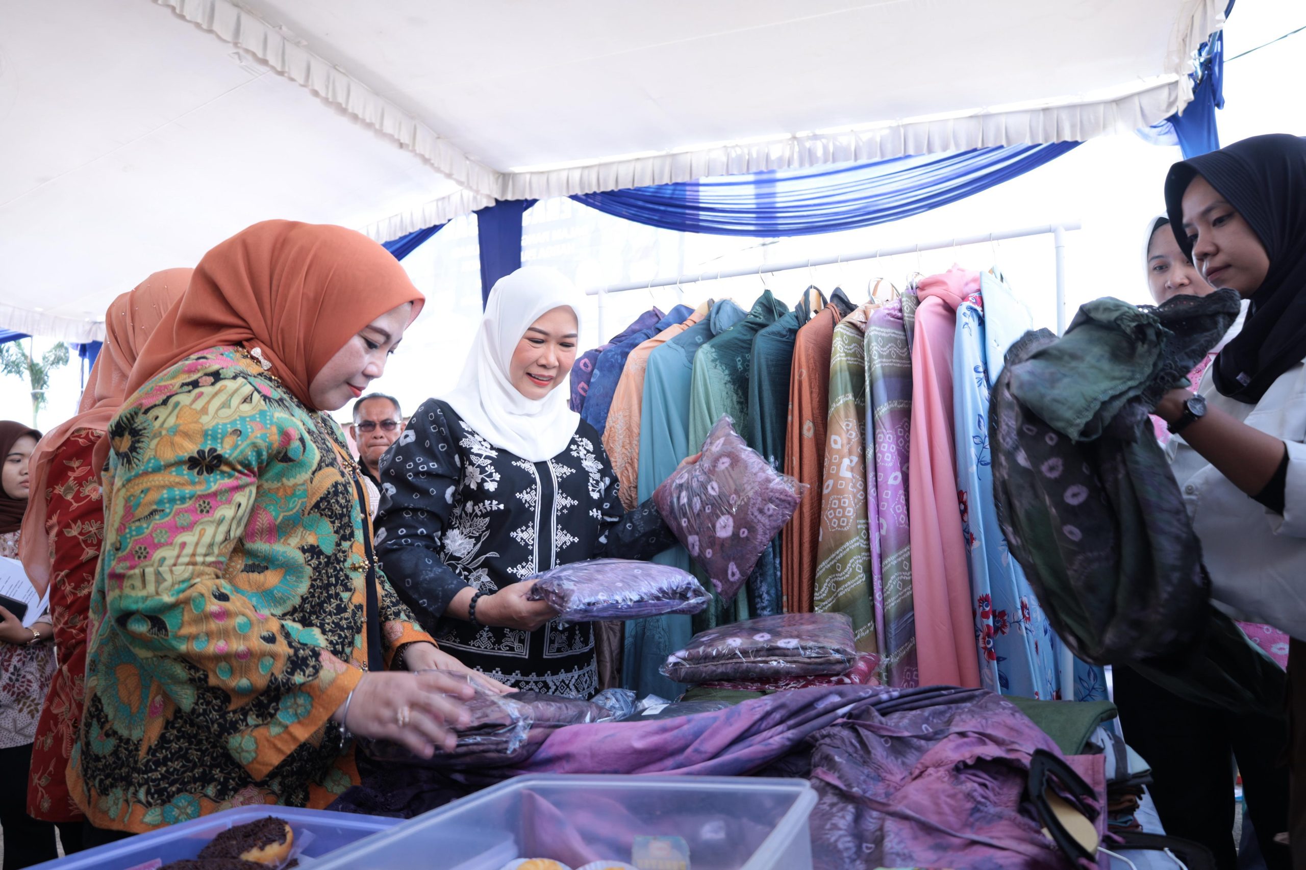 Bantu Warga Penuhi Kebutuhan Ramadhan, Feby Deru Buka Operasi Pasar Ramadhan 2025 1