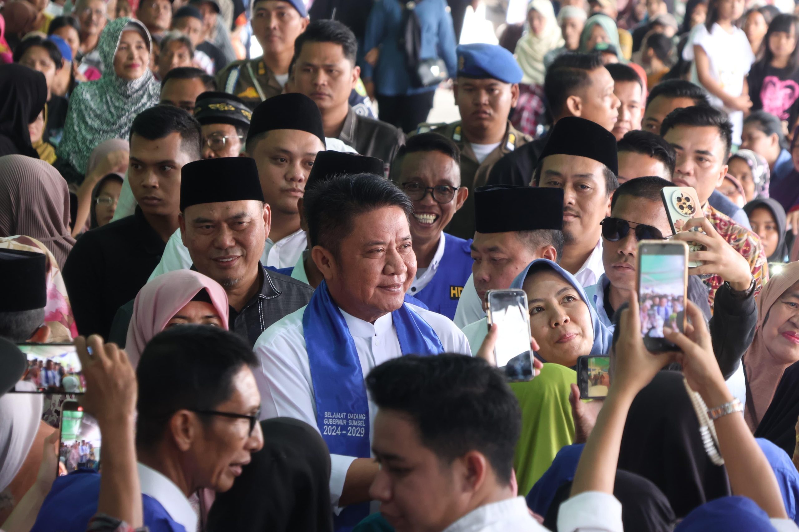 Warga Simpang Sungki Palembang Antusias Sambut Silaturahmi Gubernur Sumsel Herman Deru 1