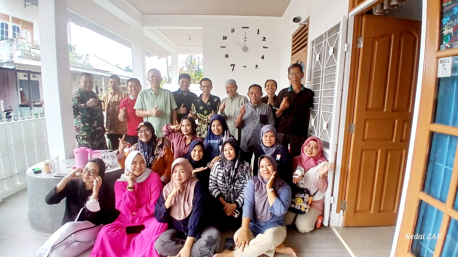 Manfaatkan Momen Idul Fitri Babinsa Kel Sukamaju Anjangsana Bersama Lurah Ke Kediaman Warga Binaan 1