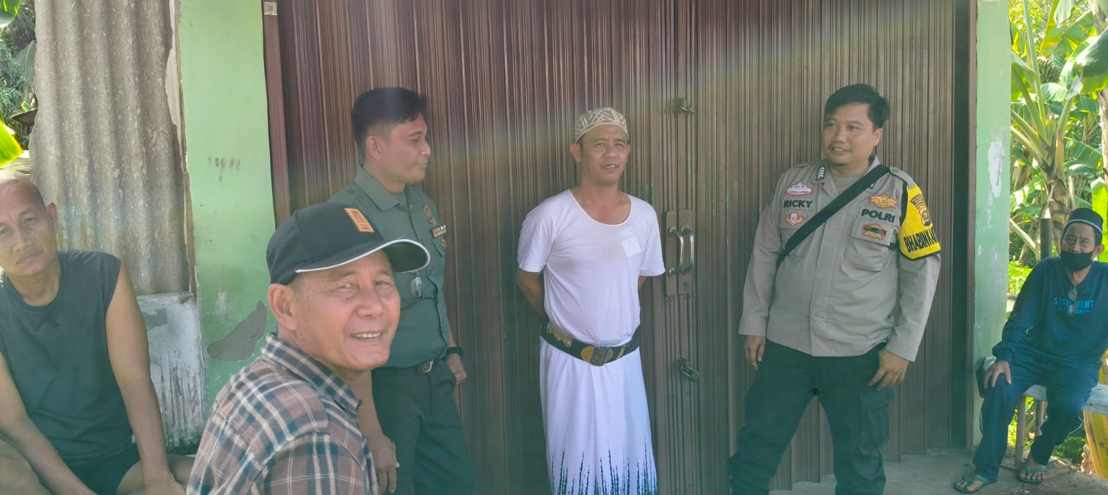 Bakti TNI Babinsa Kel 1 Ilir Bagikan Sembako Ke Warga Binaan 1