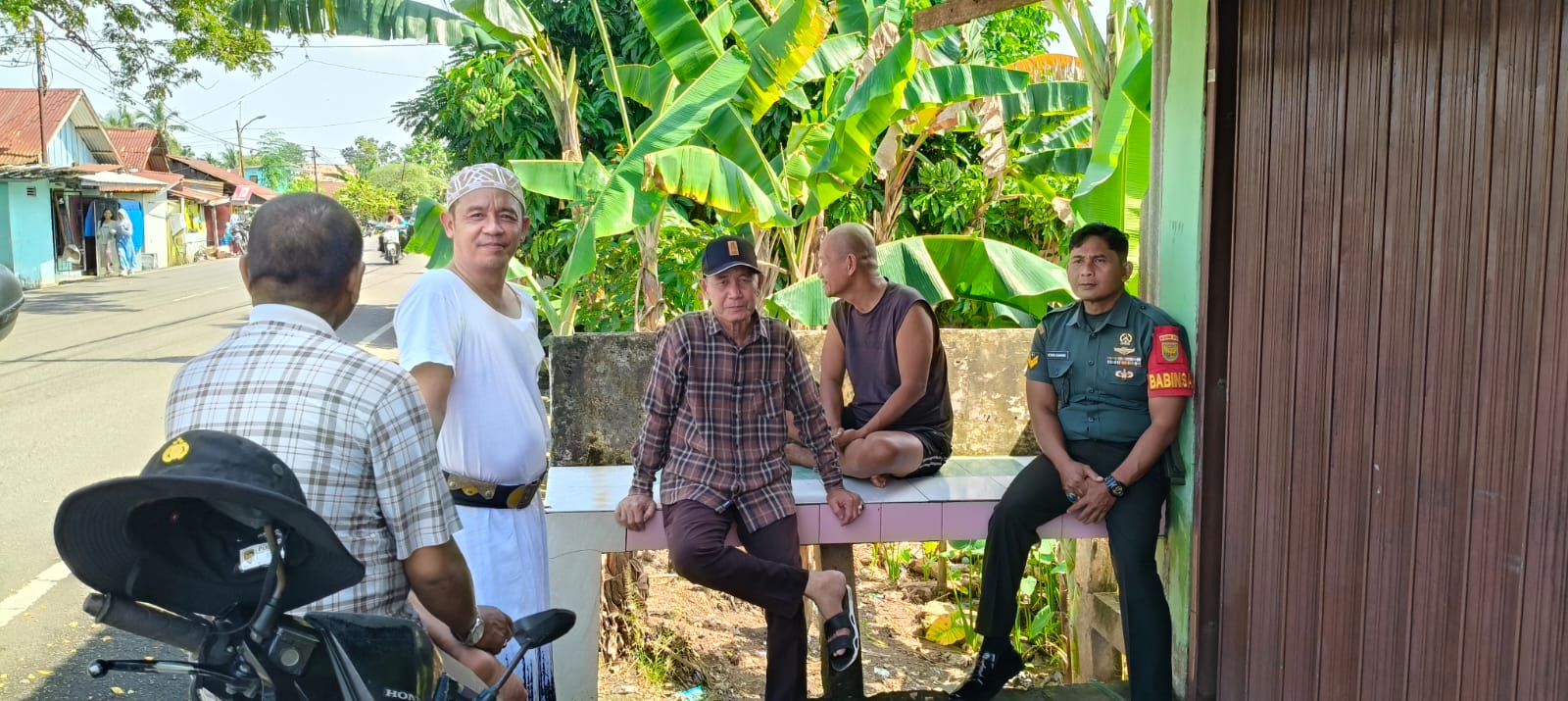 Babinsa Kel Sel Lais Komsos Bersama Warga Binaan 1