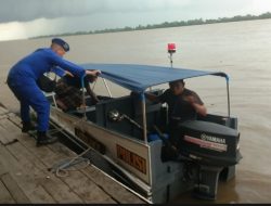 Sigap Ambulance Apung Ditpolairud Polda Sumsel Kembali Menjalankan Misi Kemanusiaan Evakuasi Warga Sakit