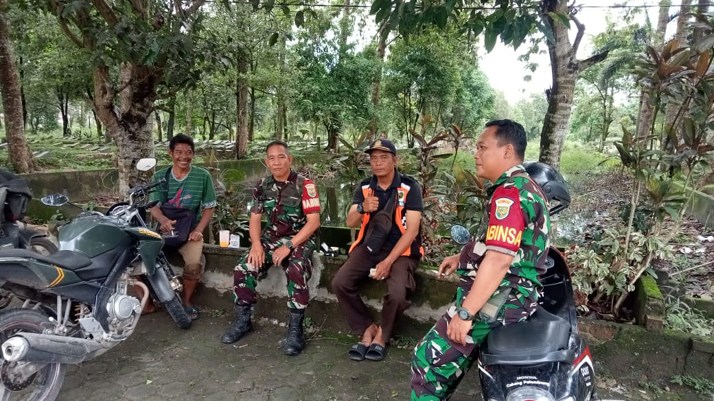 Babinsa Kel Sako Komsos Bersama Warga Binaan Waspada Terhadap Perubahan Cuaca 1