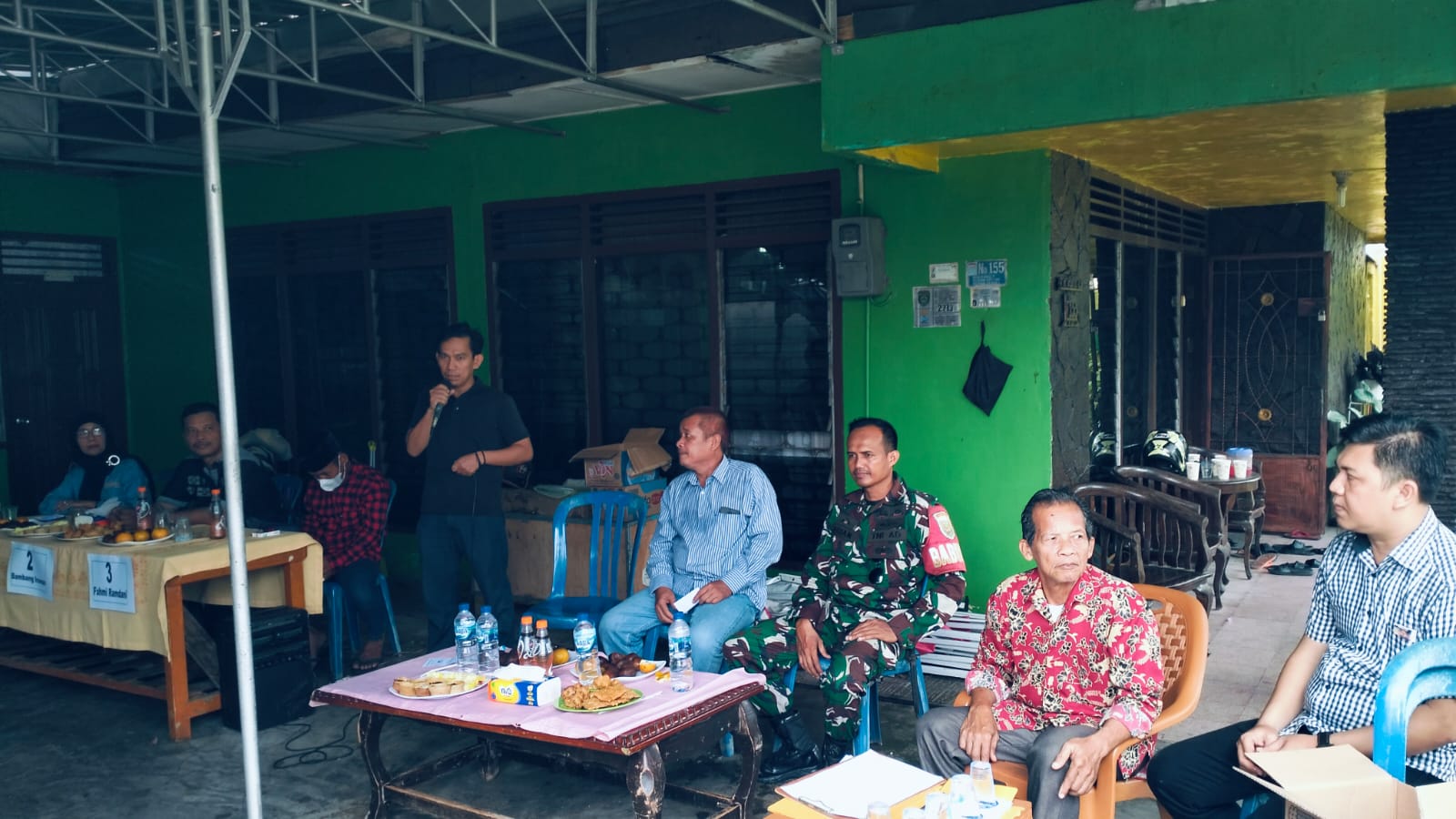 Babinsa Kel Bukit Lama Komsos Bersama Warga Binaan Himbau Tingkatkan Keamanan Lingkungan 1
