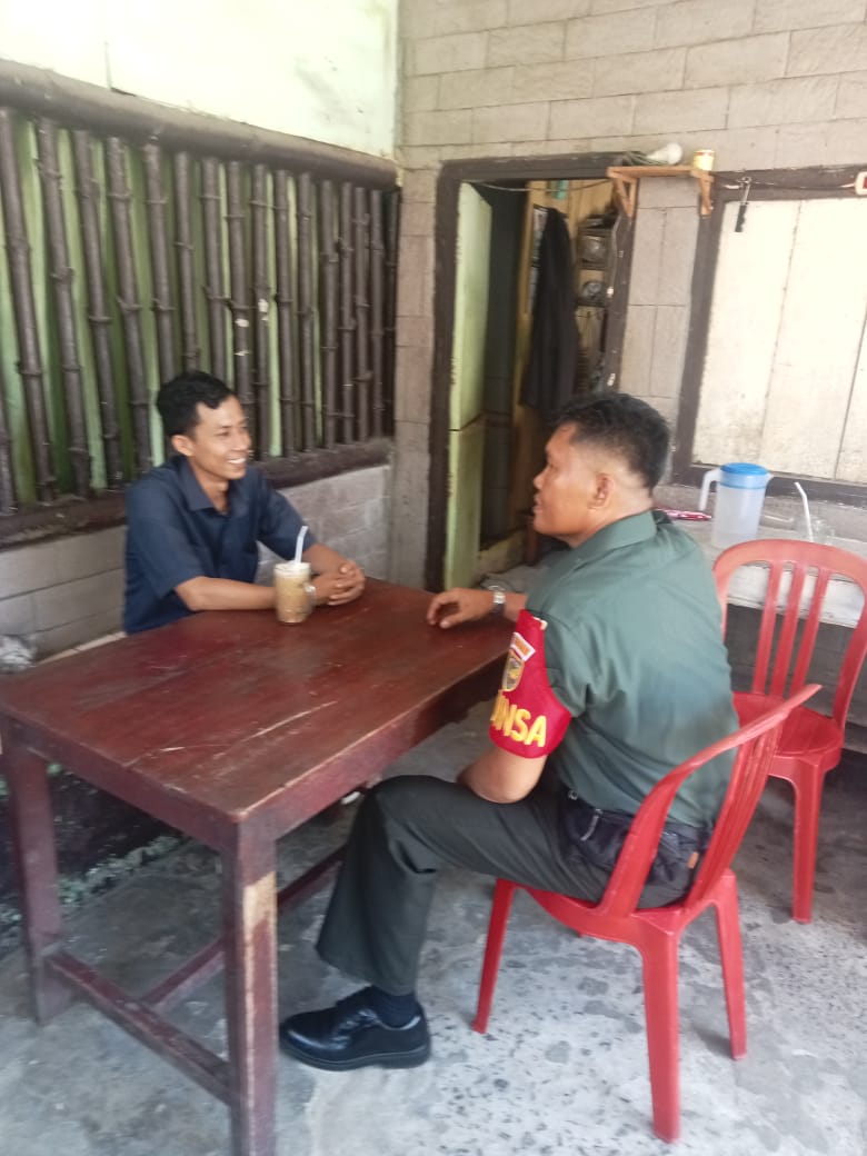 Cegah Tindak Pencurian Babinsa Kel 26 Ilir Ingatkan Warga Untuk Selalu Waspada 1
