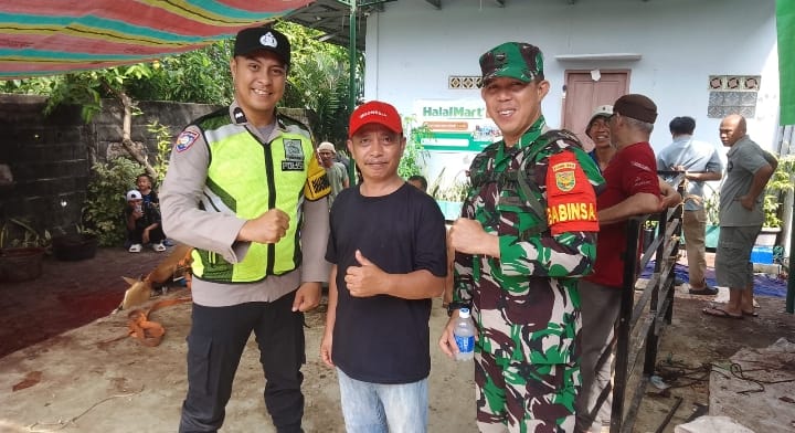 Babinsa dan Bhabinkamtibmas Kelurahan 26 Ilir I Laksanakan Komsos dan Soan Bersama ke Ketua RT 1