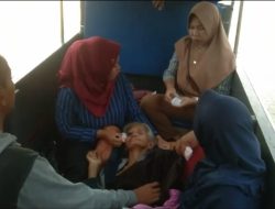 Sirine Ambulans Apung Polairud Kembali Menggema, Evakuasi Lansia Penderita Glaukoma ke RS Mata Sriwijaya Palembang