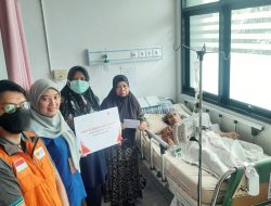 DKM As Syifa RSMH Palembang dan Rumah Zakat Salurkan Bantuan Kesehatan untuk Pasien Fakir Miskin