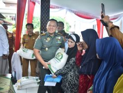 Dandim 0418/Palembang Hadiri Penyaluran Bantuan Pangan di Kelurahan 26 Ilir
