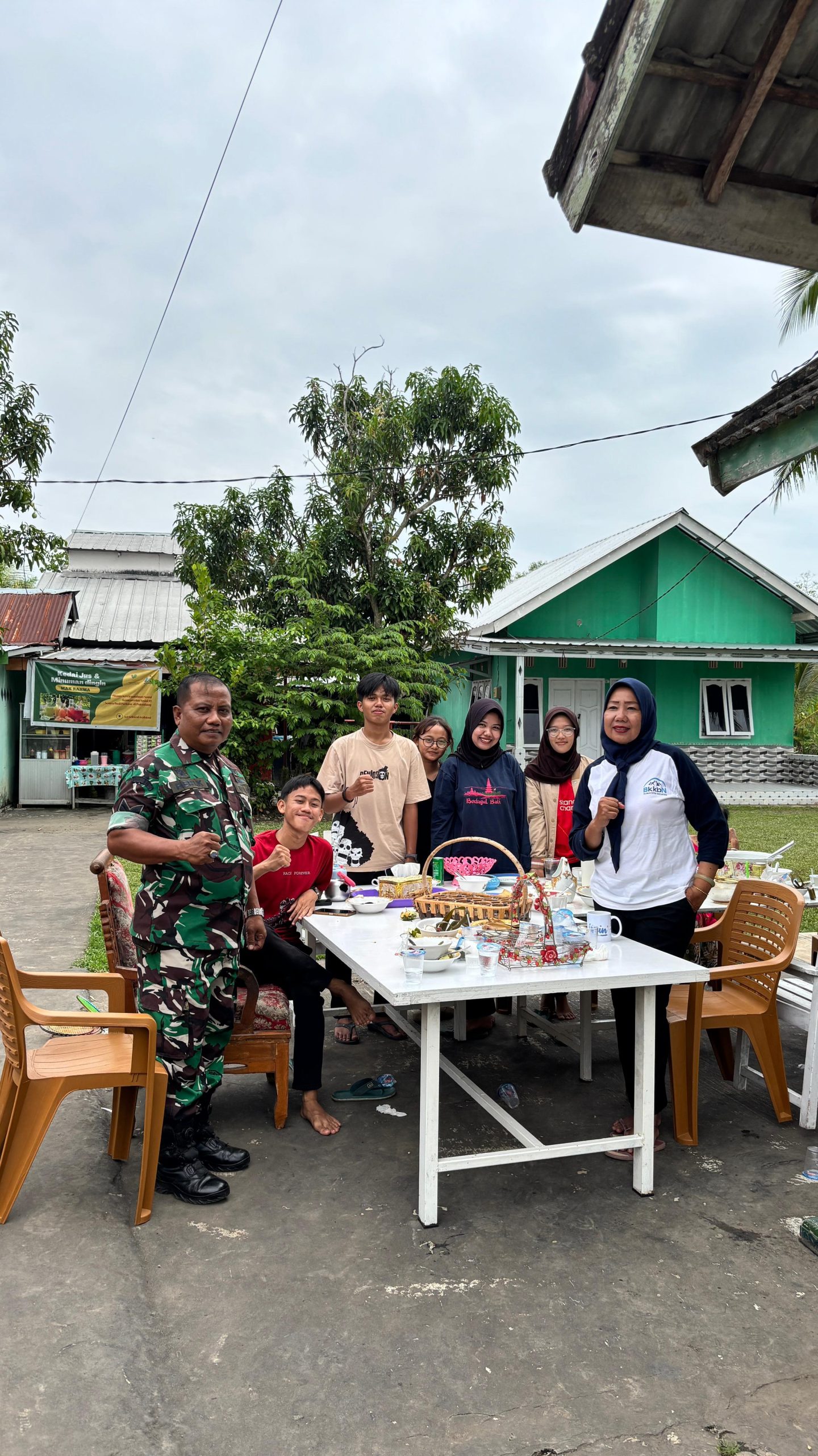 Bangun Karakter Remaja, Babinsa Laksanakan Komsos di Kampung Serang 1