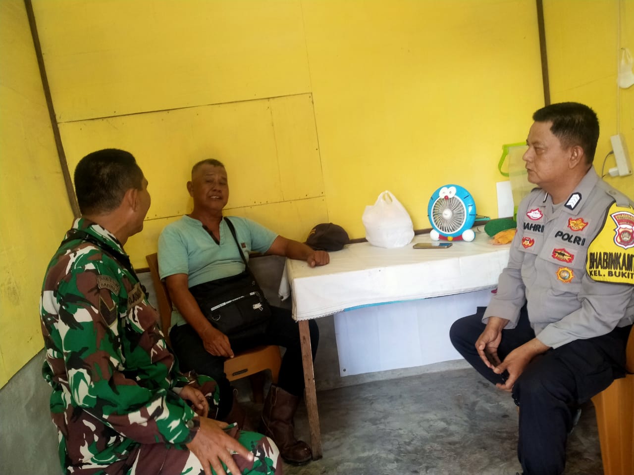 Babinsa Bukit Baru Ajak Warga Waspada Karhutla dan Peduli Lingkungan 1