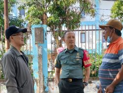Babinsa Bukit Lama Tinjau Perbaikan Saluran Air Bersama Warga RT 47