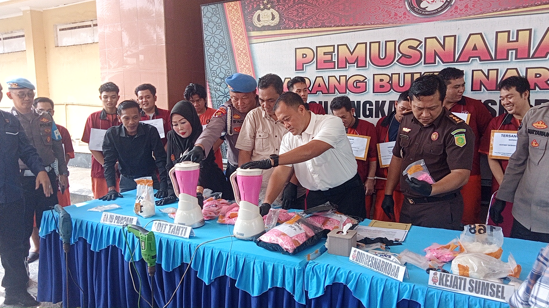 Perangi Narkoba, Polda Sumsel Ungkap 10 Kasus dan Musnahkan Ribuan Gram Sabu 2