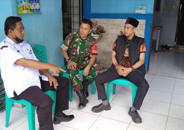 Pererat Silaturahmi, Babinsa Lebong Gajah Gelar Komsos Bersama Warga 1