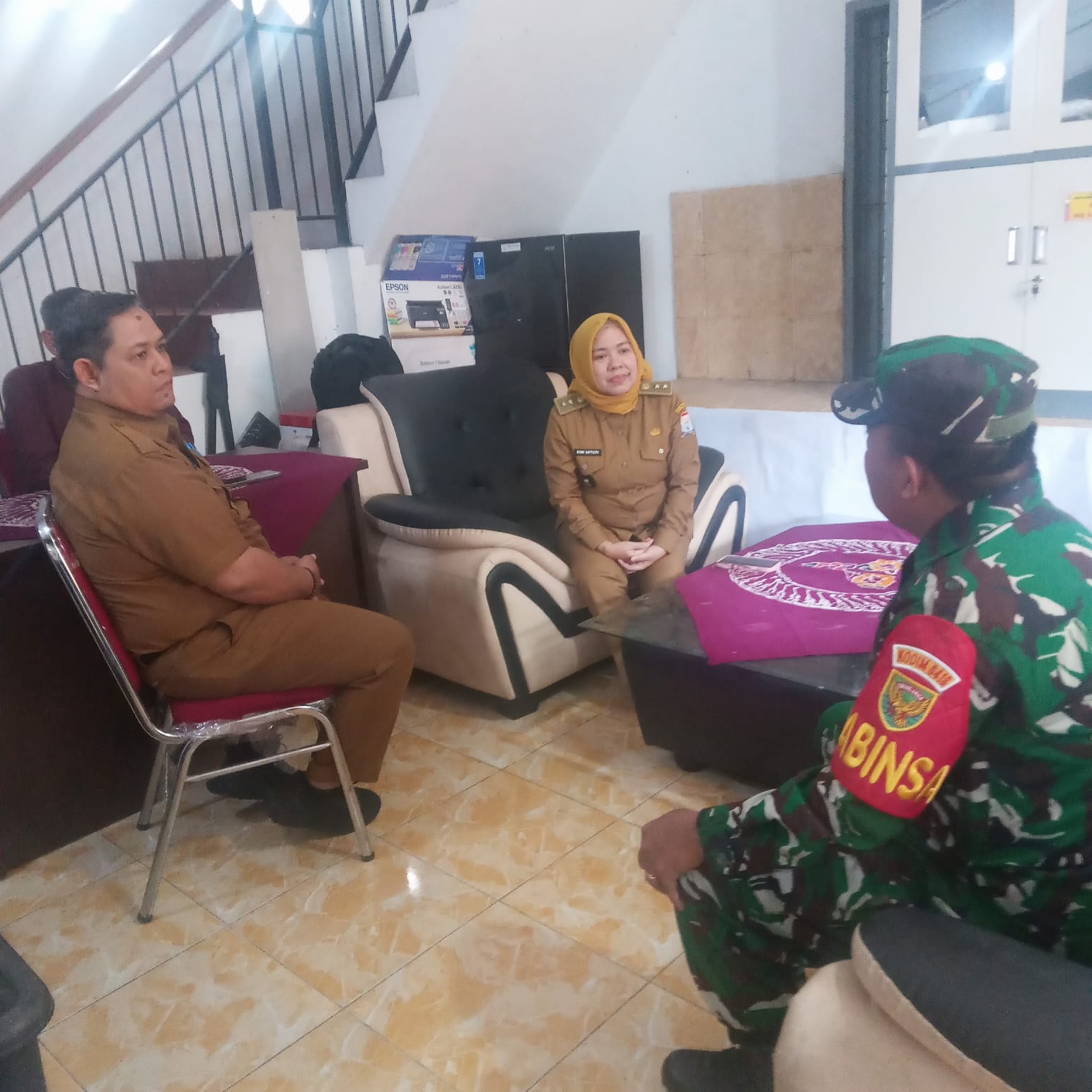 Babinsa 22 Ilir Ajak Warga Semarakkan HUT RI ke-80 dengan Lomba Bernilai Edukasi dan Patriotisme 1