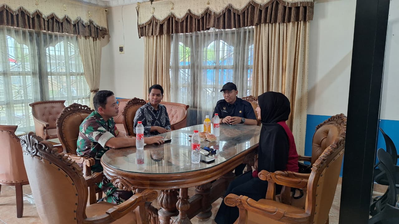 Babinsa Demang Lebar Daun Ajak Warga Meriahkan HUT RI ke-80 1