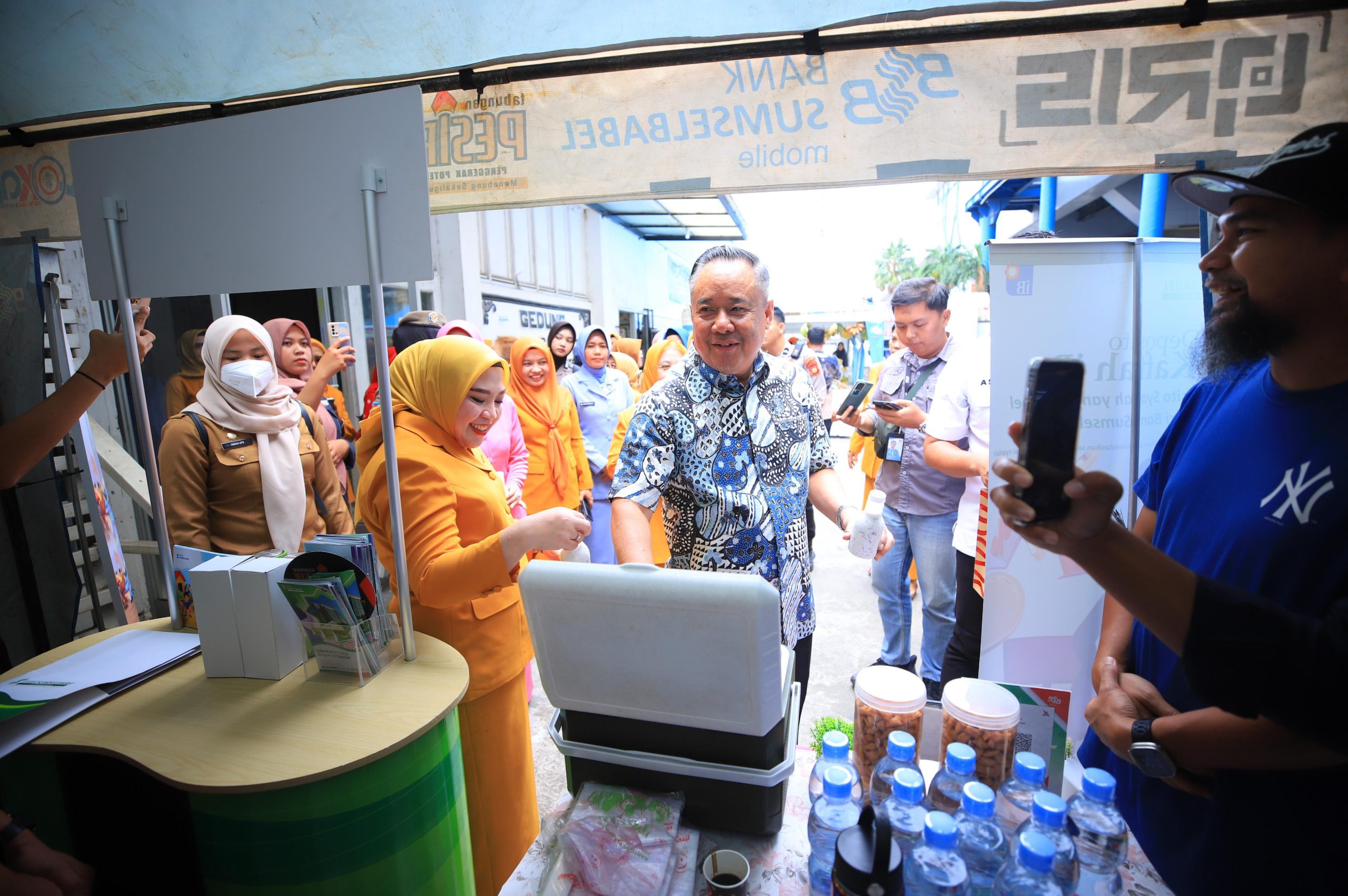 Dorong Ekonomi Kreatif, Wagub Sumsel Cik Ujang Resmikan Bazar Kemerdekaan BKOW 1