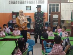 Babinsa Kelurahan Sako Gelar Komsos Bersama Guru TK Aisyiyah, Tanamkan Disiplin Sejak Usia Dini