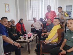 Babinsa Bukit Lama Dorong Perbaikan Saluran Air dan Lampu Jalan Demi Kenyamanan Warga