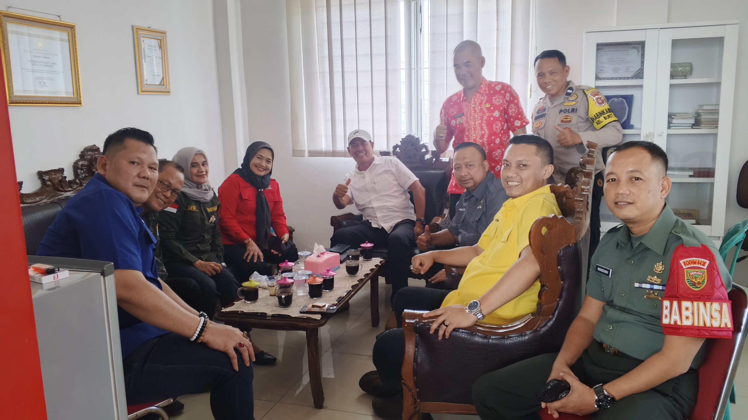 Babinsa Bukit Lama Dorong Perbaikan Saluran Air dan Lampu Jalan Demi Kenyamanan Warga 1