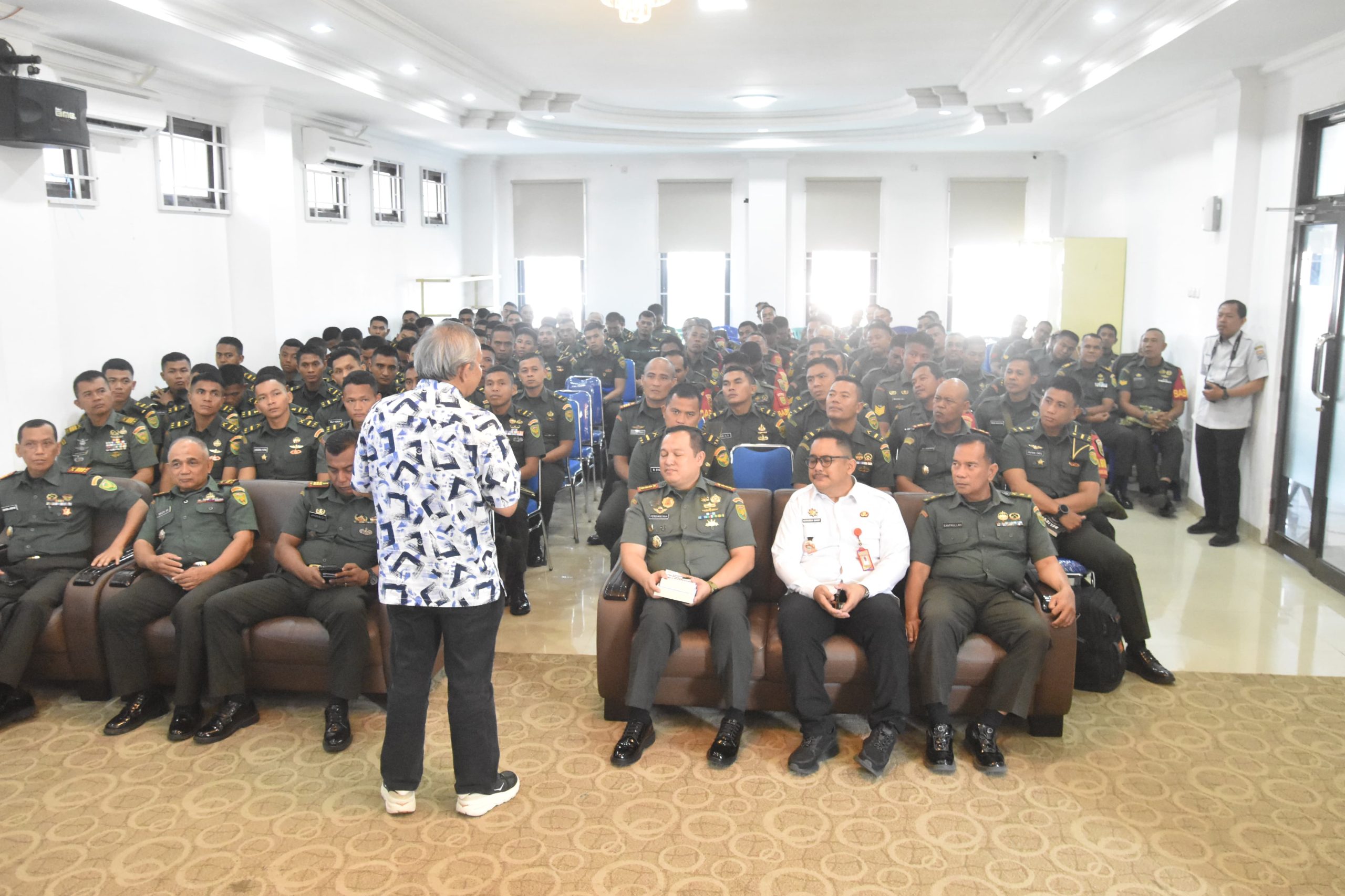 Dandim 0418/Palembang Hadiri Kegiatan Motivasi Prajurit Bersama Dr. Aqua Dwipayana di Kecamatan Kemuning 2