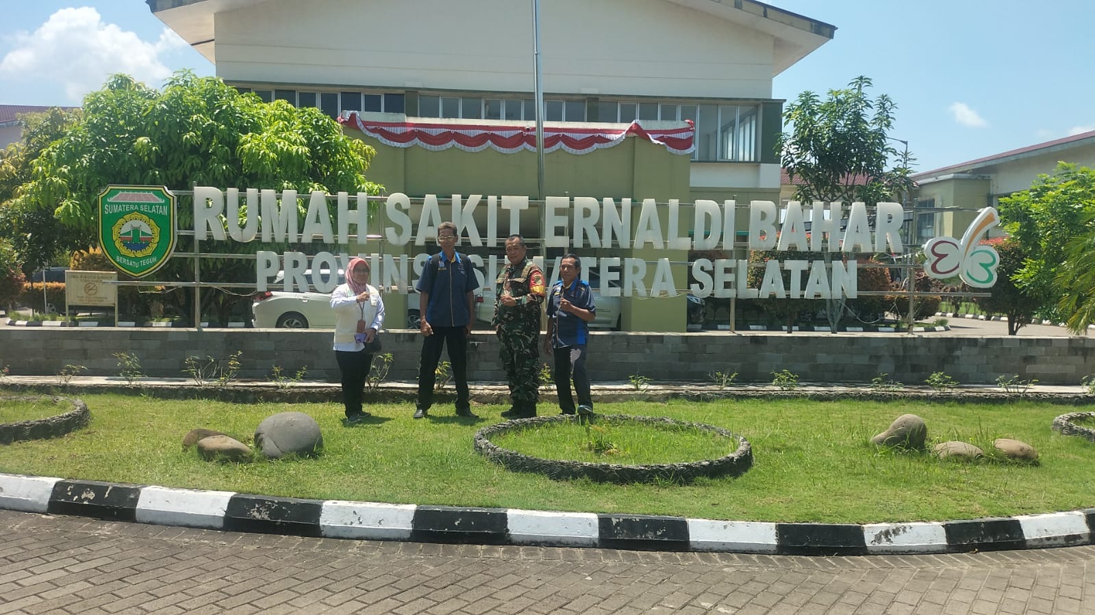 Babinsa Sukamaju Dampingi Evakuasi Warga ODGJ ke RS Ernaldi Bahar Palembang 2