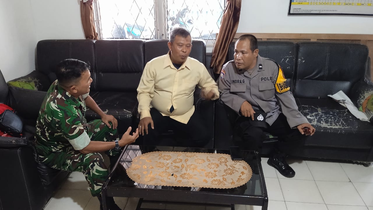 Babinsa dan Bhabinkamtibmas Ajak Warga Lebong Gajah Jaga Keamanan Lingkungan 1