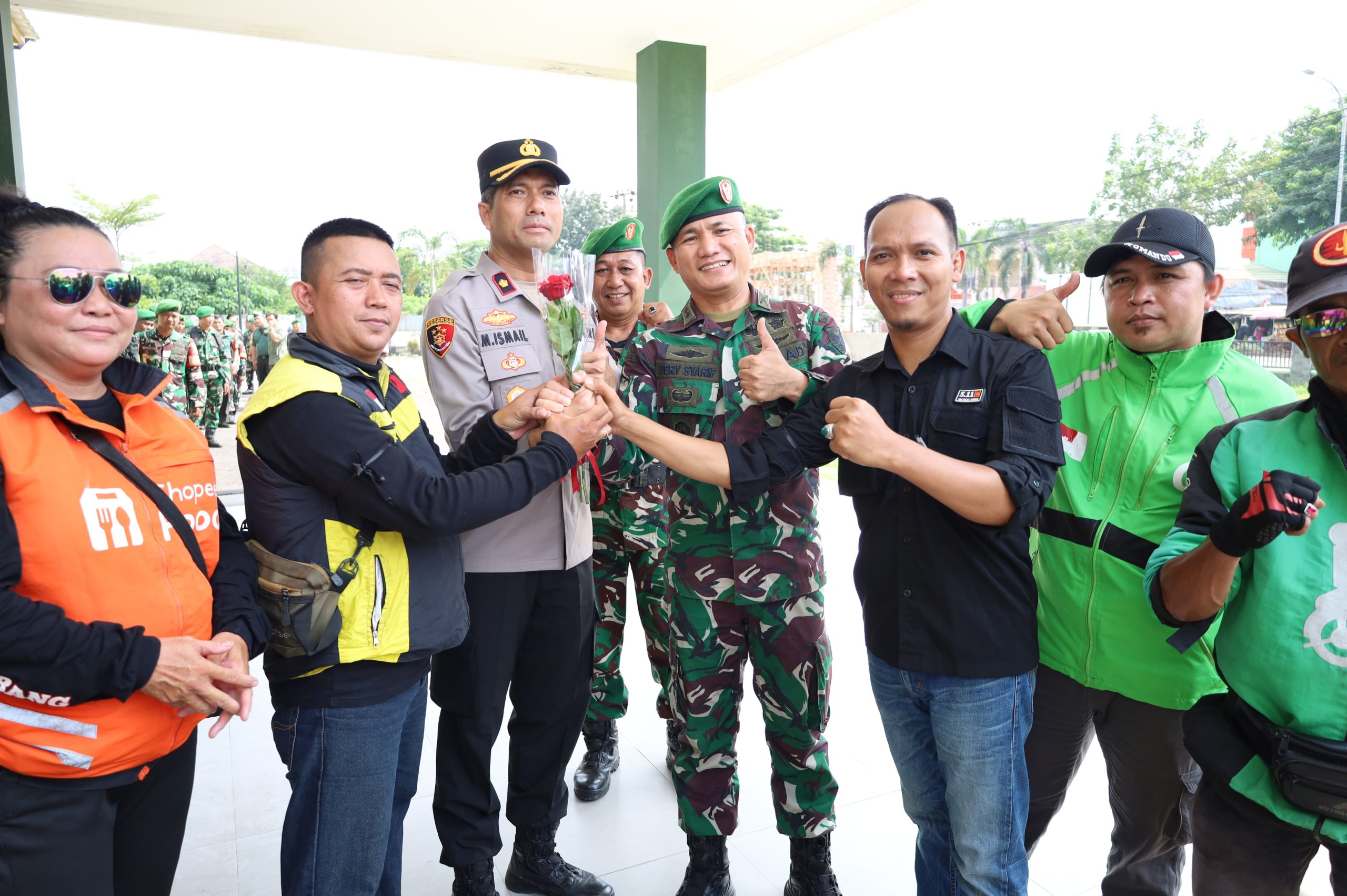 Kodim 0418/Palembang Sambut Aksi Damai Ojol Tebar Sejuta Mawar Kebaikan, Ciptakan Palembang Kondusif 1