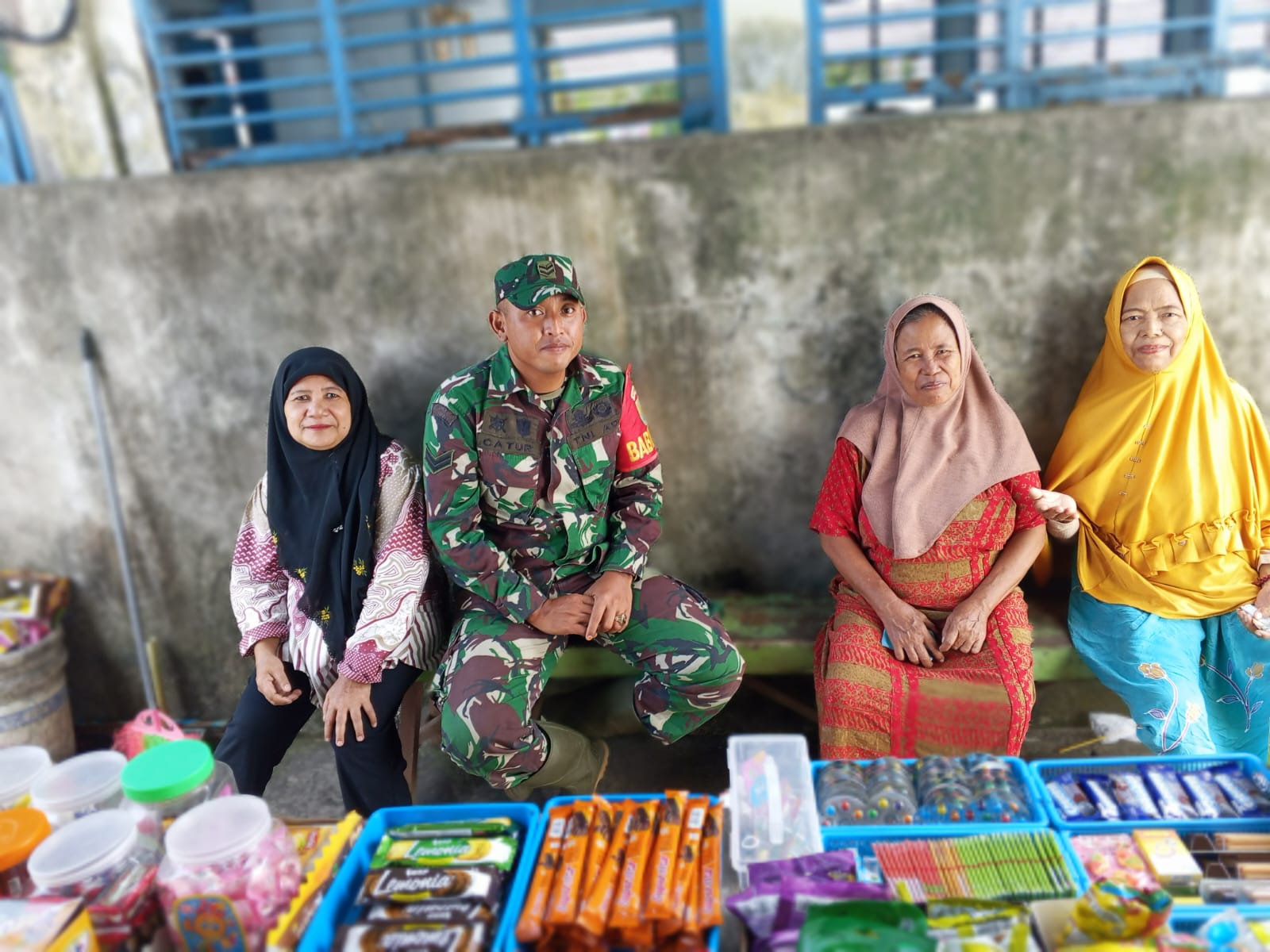 Cegah Penyalahgunaan Narkoba Babinsa Kel 29 Ilir Komsos Bersama Warga 1