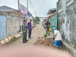 Babinsa 24 Ilir Ingatkan Pekerja Galian Pipa Gas Utamakan Keselamatan dan Patuhi SOP