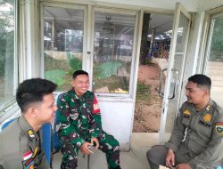 Babinsa Demang Lebar Daun Ajak Pol PP Rutin Patroli dan Jaga Kebersihan di Griya Agung