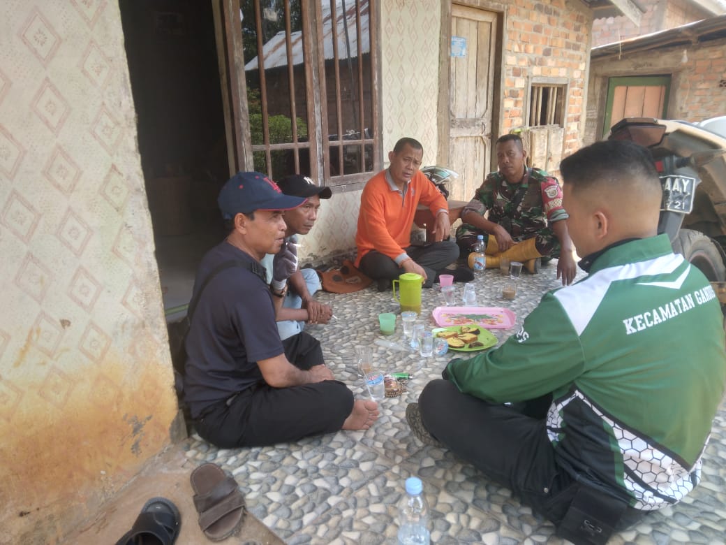 Babinsa Pulokerto Mediasi Sengketa Lahan di Dusun Pupui Gandus 1