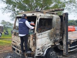 Polisi Selidiki Penemuan Mayat dalam Mobil Terbakar di Ogan Ilir